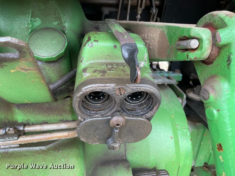 image for item MM9401 1990 John Deere 2955  tractor