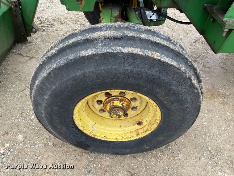 image for item MM9401 1990 John Deere 2955  tractor
