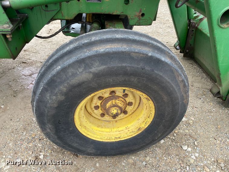 image for item MM9401 1990 John Deere 2955  tractor