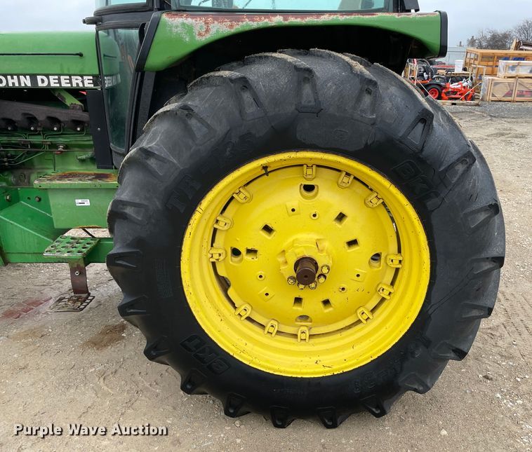 image for item MM9401 1990 John Deere 2955  tractor