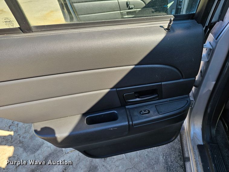 image for item DK1750 2007 Ford Crown Victoria Police Interceptor