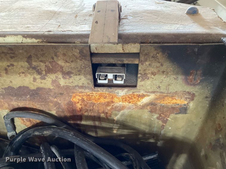 image for item DK7319 Yale  pallet jack