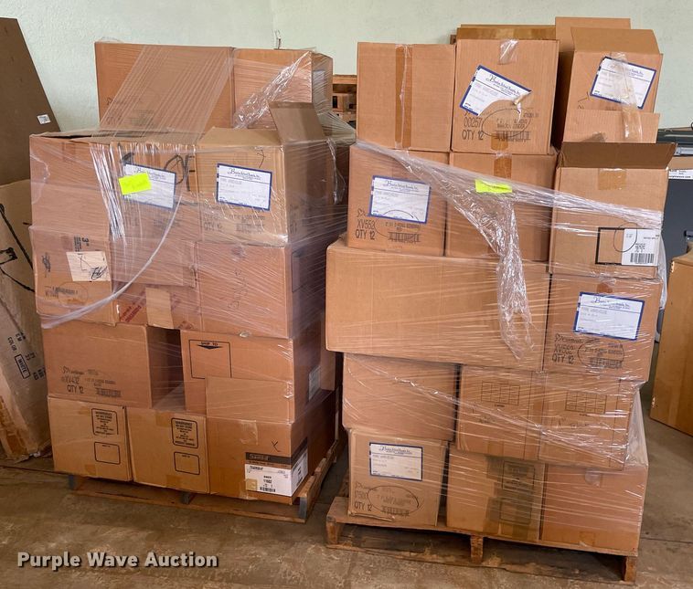 image for item DK7341 (2) pallets of ring binders