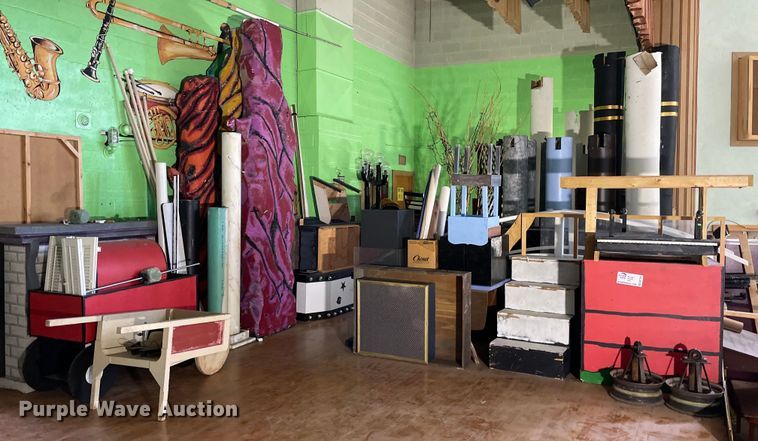 image for item DK7351 Stage props