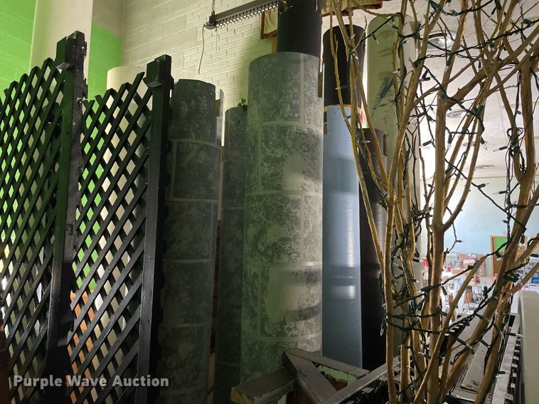 image for item DK7351 Stage props