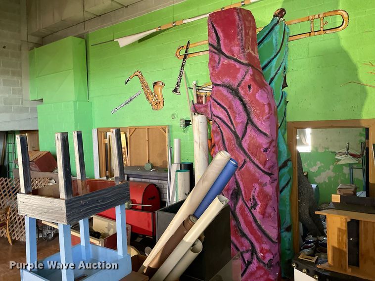 image for item DK7351 Stage props