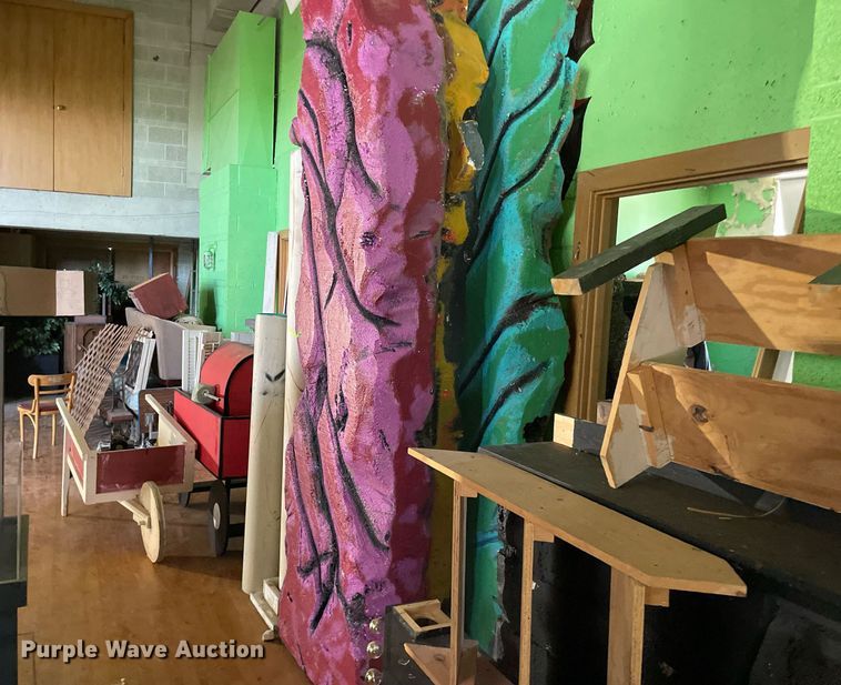 image for item DK7351 Stage props