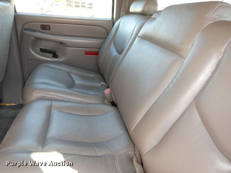 image for item DK7731 2005 Chevrolet Suburban 1500  SUV