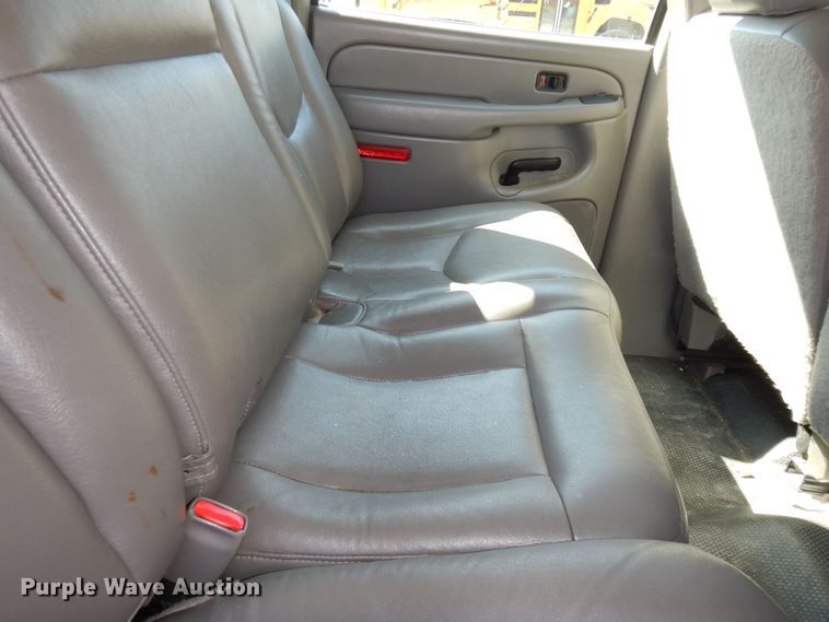 image for item DK7731 2005 Chevrolet Suburban 1500  SUV