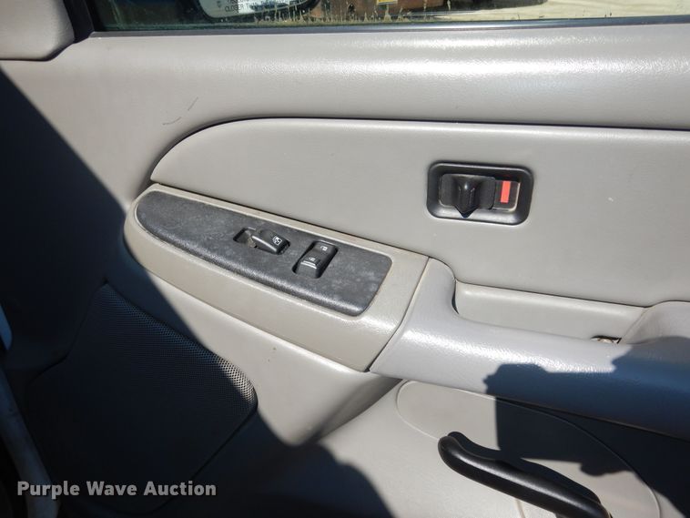 image for item DK7731 2005 Chevrolet Suburban 1500  SUV