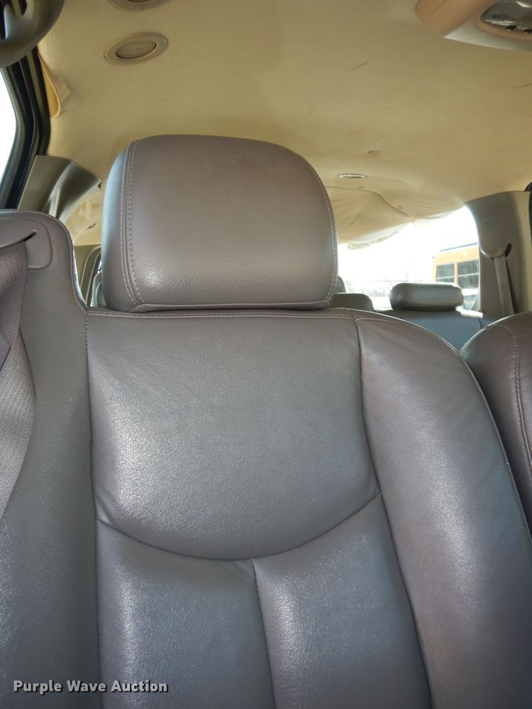 image for item DK7731 2005 Chevrolet Suburban 1500  SUV