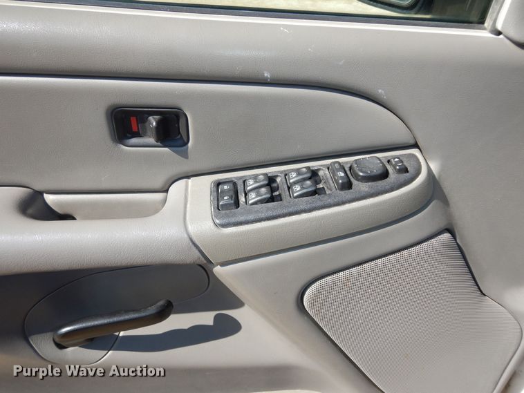 image for item DK7731 2005 Chevrolet Suburban 1500  SUV