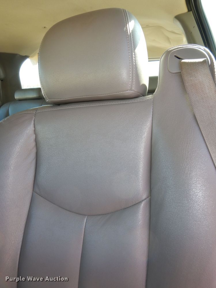 image for item DK7731 2005 Chevrolet Suburban 1500  SUV