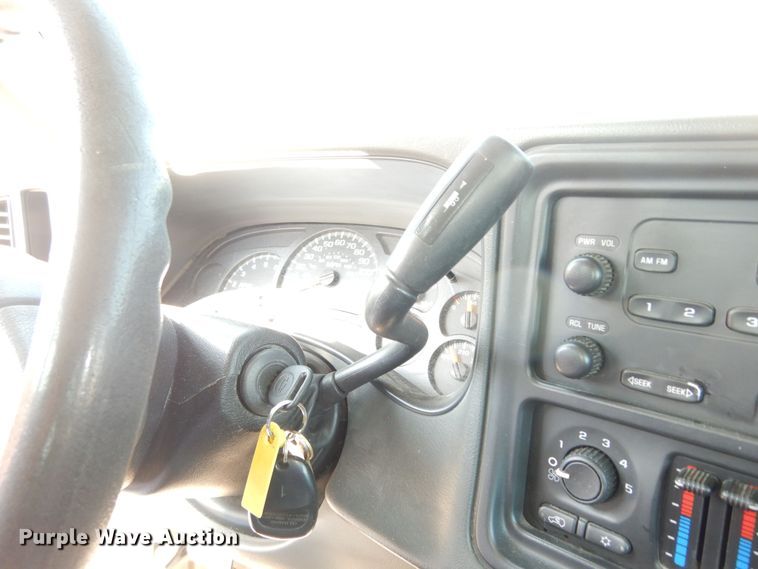 image for item DK7731 2005 Chevrolet Suburban 1500  SUV