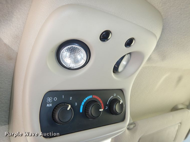 image for item DK7731 2005 Chevrolet Suburban 1500  SUV