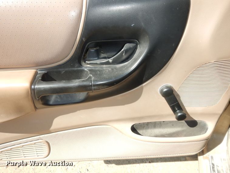 image for item DK7733 1999 Mazda B2500 SE  pickup truck