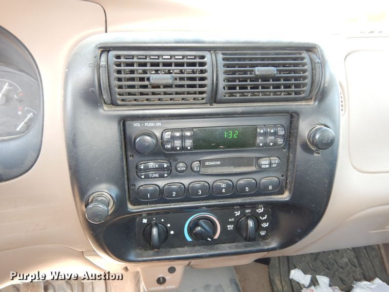 image for item DK7733 1999 Mazda B2500 SE  pickup truck