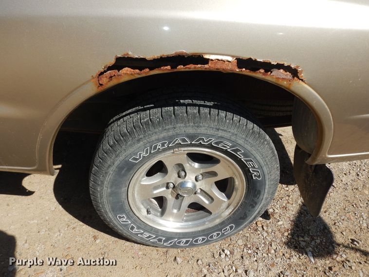 image for item DK7733 1999 Mazda B2500 SE  pickup truck