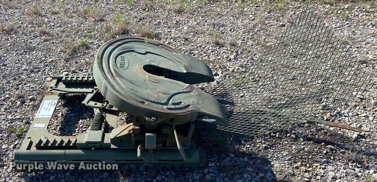 image for item DL7154 Holland  fifth wheel hitch