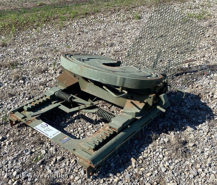 image for item DL7154 Holland  fifth wheel hitch