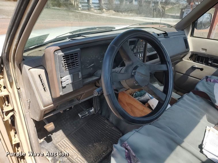 image for item DO3888 1992 Chevrolet C1500  pickup truck