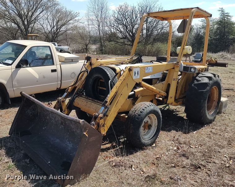 image for item DO3889 International 2501B  industrial tractor