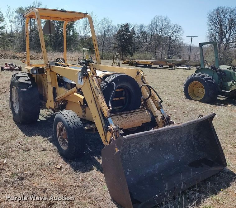 image for item DO3889 International 2501B  industrial tractor
