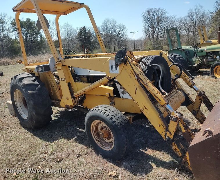 image for item DO3889 International 2501B  industrial tractor