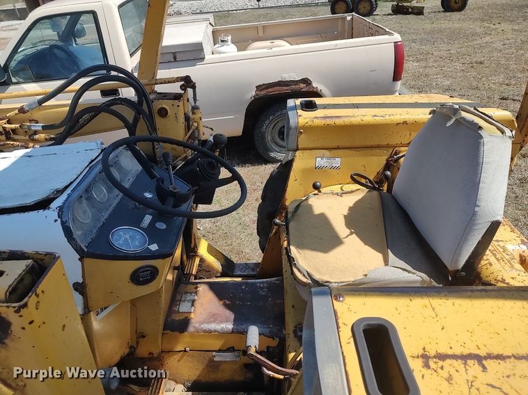 image for item DO3889 International 2501B  industrial tractor