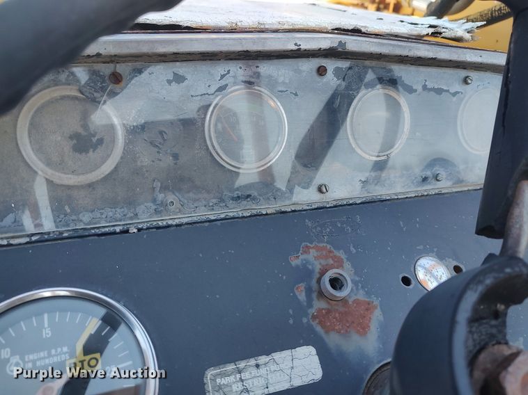 image for item DO3889 International 2501B  industrial tractor