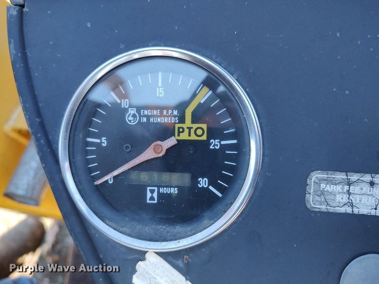 image for item DO3889 International 2501B  industrial tractor