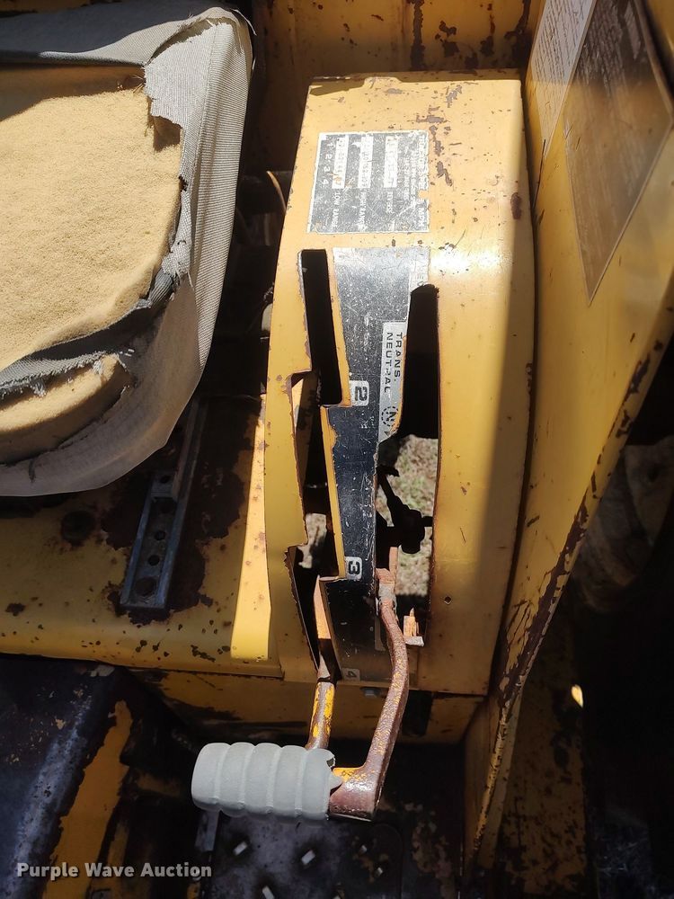 image for item DO3889 International 2501B  industrial tractor