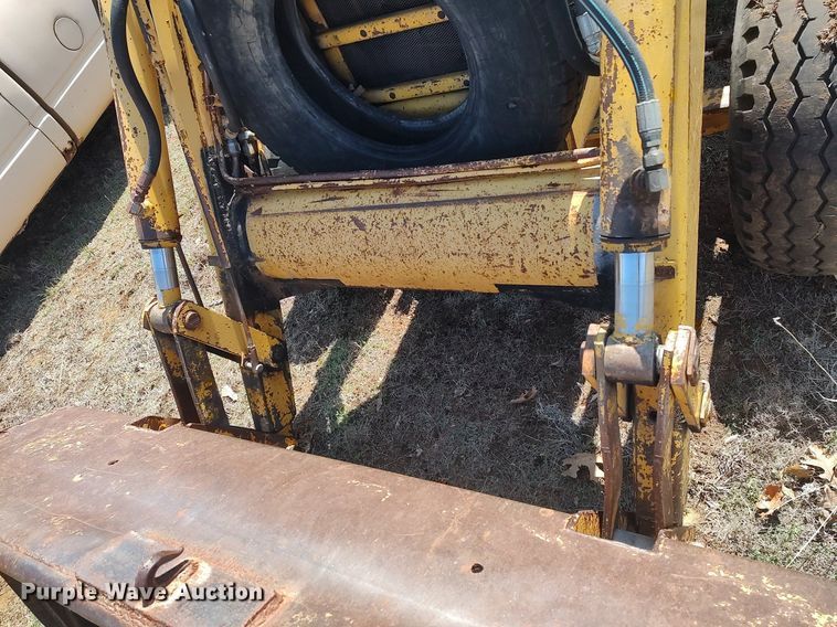 image for item DO3889 International 2501B  industrial tractor