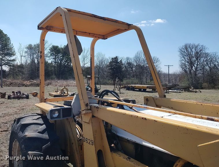 image for item DO3889 International 2501B  industrial tractor