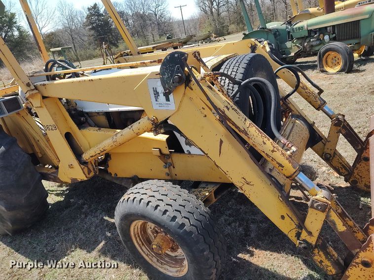 image for item DO3889 International 2501B  industrial tractor