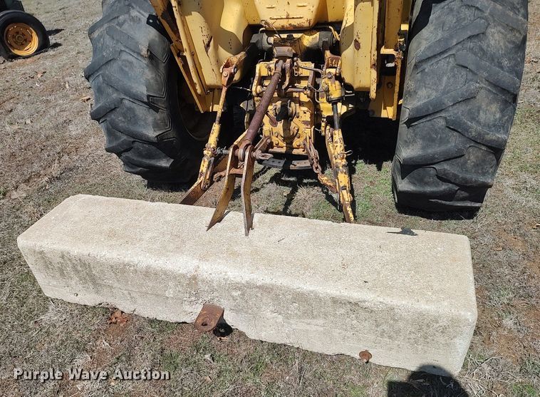 image for item DO3889 International 2501B  industrial tractor