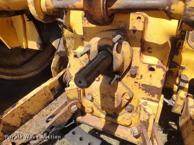 image for item DO3889 International 2501B  industrial tractor