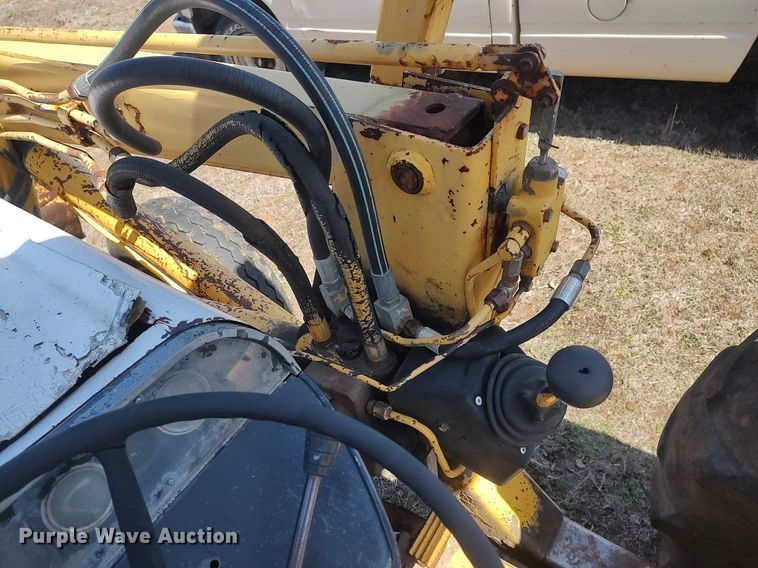 image for item DO3889 International 2501B  industrial tractor