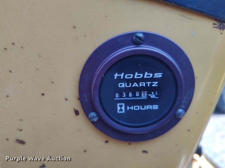 image for item DO3889 International 2501B  industrial tractor