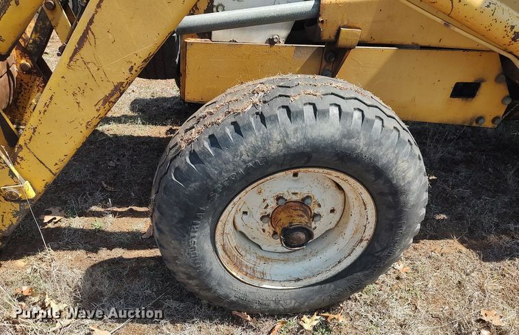 image for item DO3889 International 2501B  industrial tractor