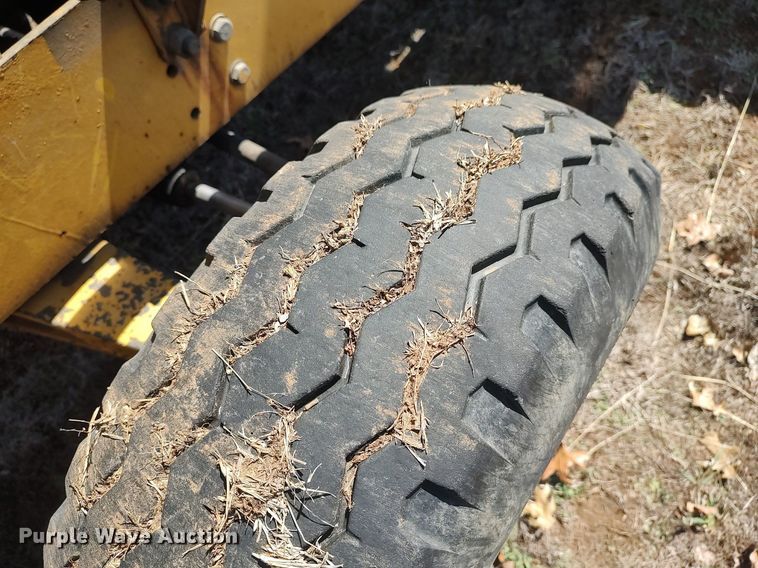 image for item DO3889 International 2501B  industrial tractor