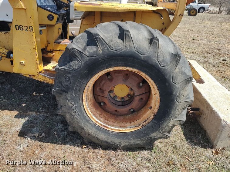 image for item DO3889 International 2501B  industrial tractor