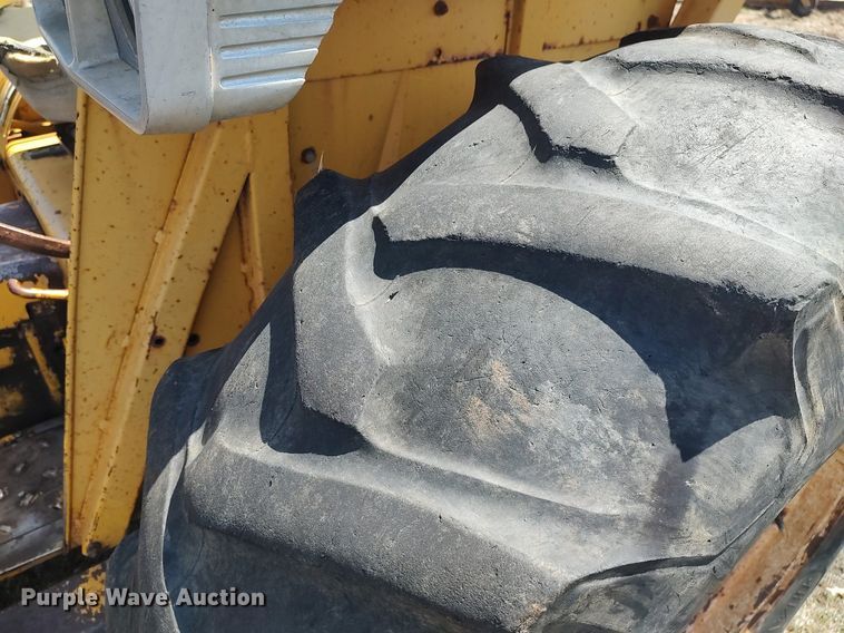 image for item DO3889 International 2501B  industrial tractor