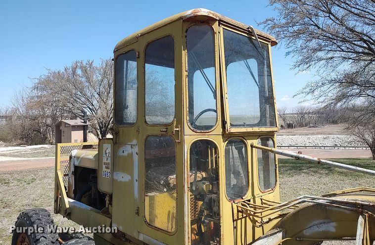 image for item DO3890 Galion  motor grader