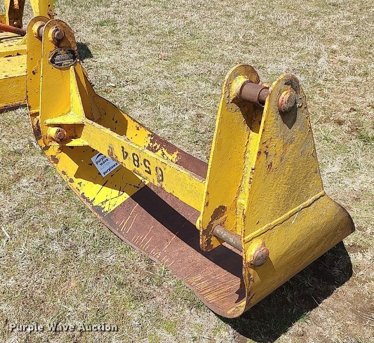 image for item DO3894 Hawk  44"W dirt scoop