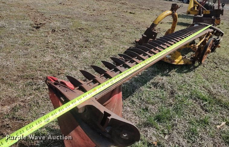 image for item DO3907 Sickle mower