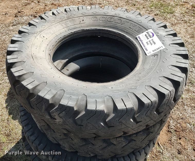 image for item DO3911 (8) tires