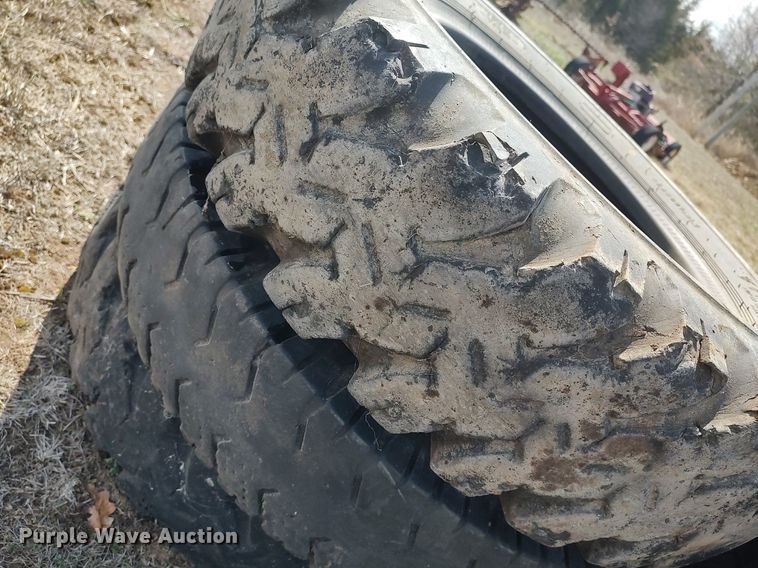 image for item DO3911 (8) tires