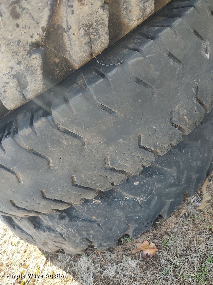 image for item DO3911 (8) tires
