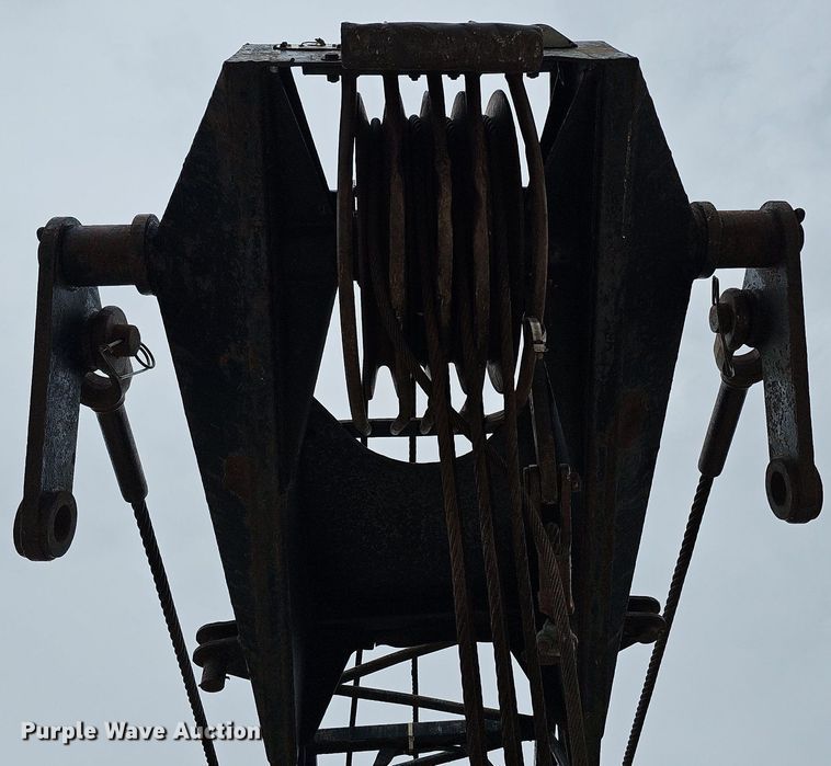 image for item DO4282 Link-Belt HC108-B  crane